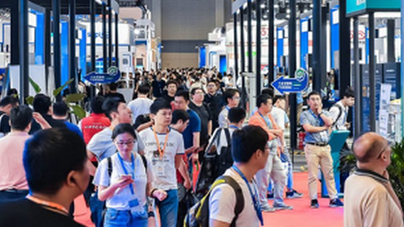 封阳台引发争议：违建还是合规装修？城管如何处理？**